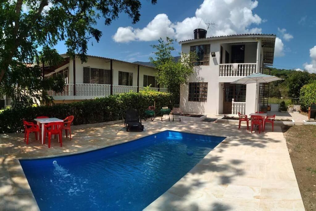 Casa Familiar Y De Descanso Villa Lorenza - Apulo Cund. Exterior foto