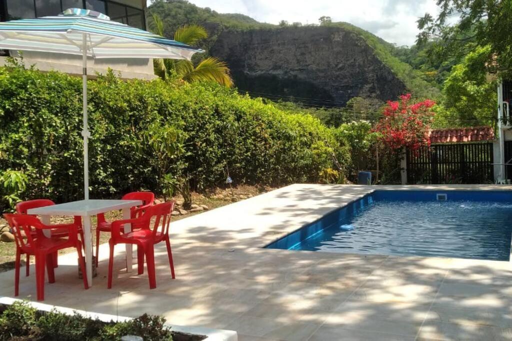 Casa Familiar Y De Descanso Villa Lorenza - Apulo Cund. Exterior foto